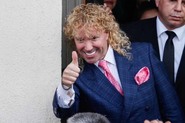 Leonardo Farkas ofrece millonaria ayuda a adulta mayor de 92 años que fue asaltada en Lota: “Díganme dónde le deposito”