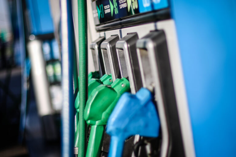 Precio de los combustibles: ¿Sube, baja o se mantiene?