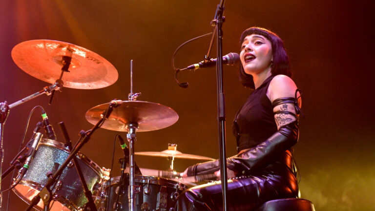 Cancamusa explora la química de los sueños en su nuevo álbum 