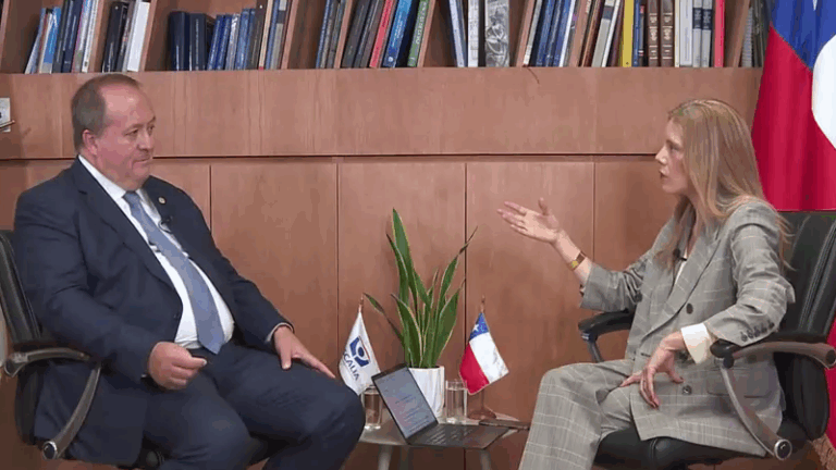 Fiscal Valencia defiende que la Fiscalía investigue el caso FACh y afirma: 