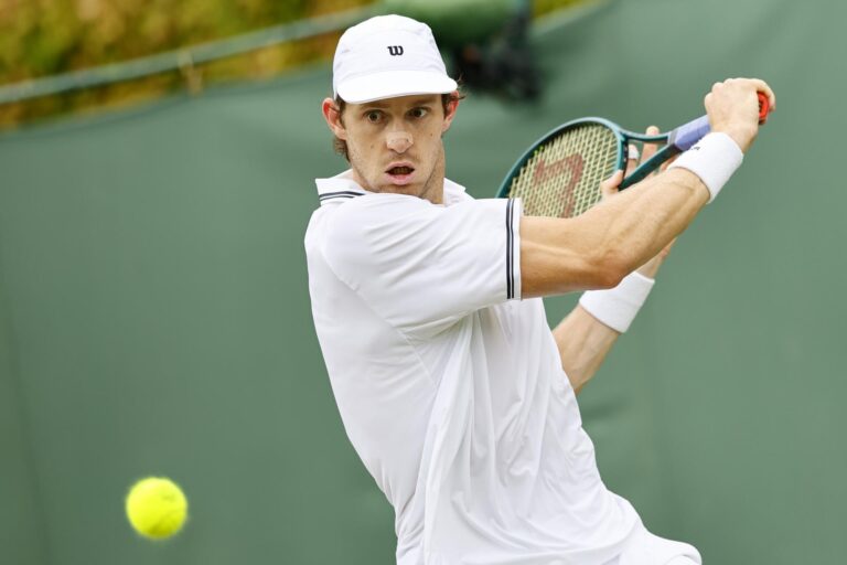 Nicolás Jarry hace gala de su saque endemoniado y derrota al brasileño Fonseca: Se instaló en la cuarta ronda de Wimbledon