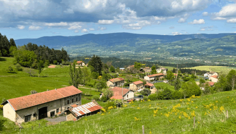 Pueblo francés vende casas a mil pesos chilenos: Estas son las condiciones para acceder a la oferta
