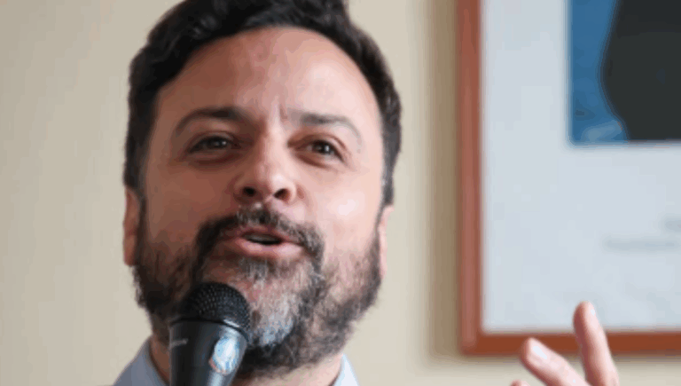 Exconvencional Ignacio Achurra (FA) deja el Gobierno: Renuncia como director de la División de Organizaciones Sociales