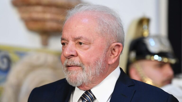 Lula da Silva afirma que intentará negociar con EE.UU. y si fracasa impondrá aranceles del 50%