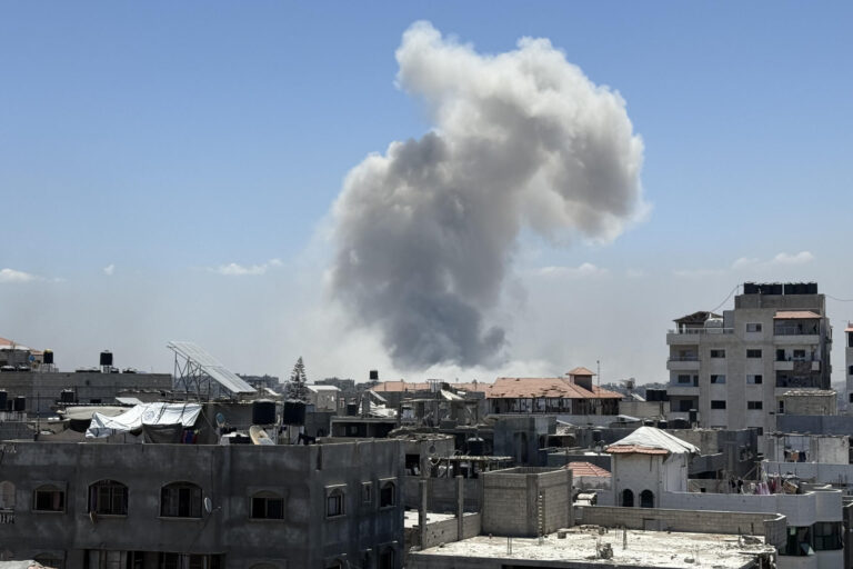 Al menos 80 muertos y más de 300 heridos tras nuevos bombardeos israelíes en Gaza antes de negociaciones por alto al fuego
