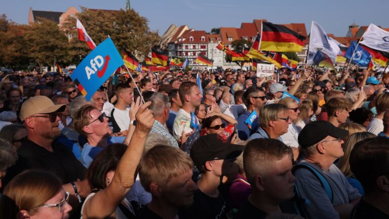 Aumentan llamados a prohibir partido de extrema derecha en Alemania, aunque sean más populares que nunca