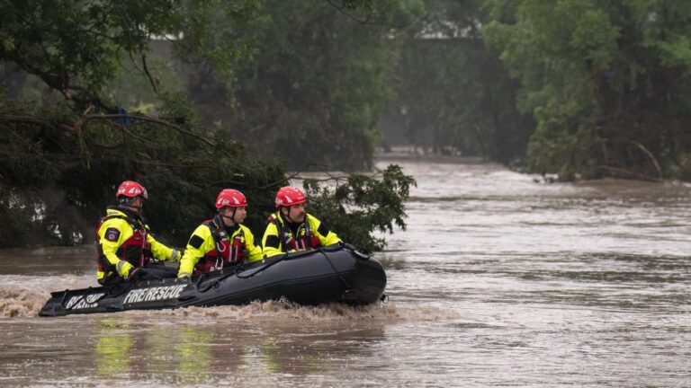 Al menos 82 personas han muerto en Texas por graves inundaciones: Hay 28 niños fallecidos