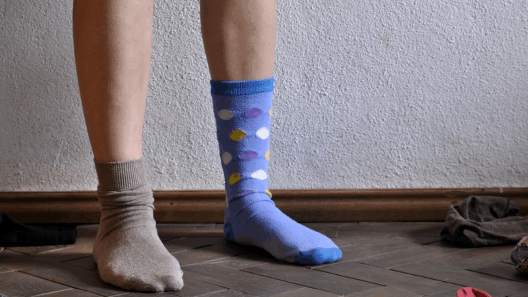 ¿Dormir con calcetines podría ser un riesgo para tu salud?: La advertencia de expertos sobre una práctica común en invierno