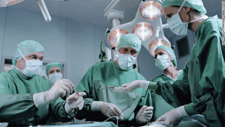 Fue por una cirugía menor y salió con un trasplante y la pierna amputada: El dramático caso médico que sacude a Argentina