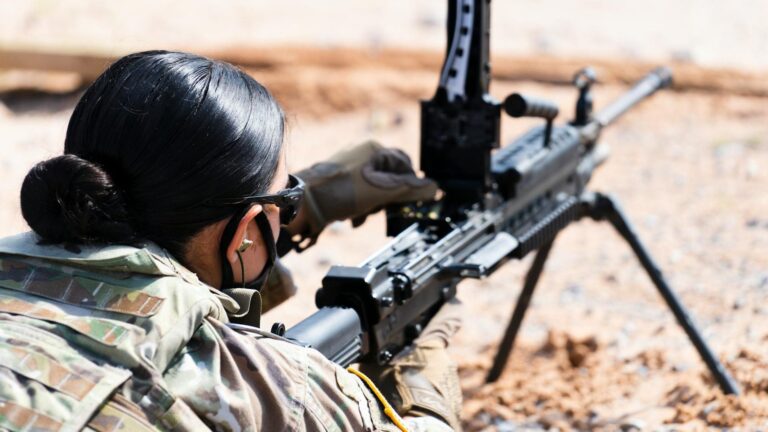 Dinamarca: Desde 2026 mujeres podrán ser reclutadas para hacer servicio militar obligatorio