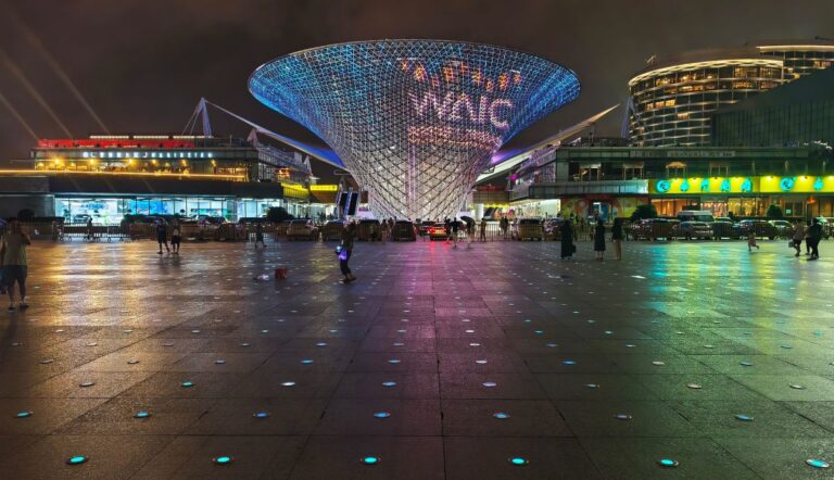 China propone plan de acción global para gobernar la IA a días que Estados Unidos revelara su plan propio