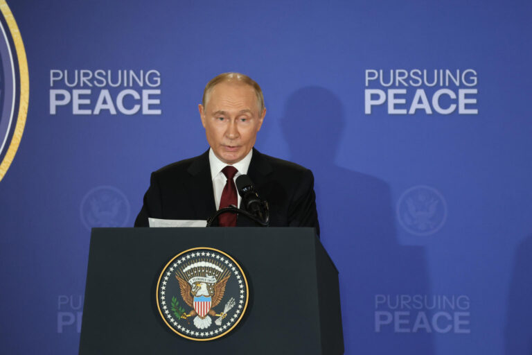 Putin reafirma disposición a garantizar la seguridad de Ucrania tras reunión con Trump