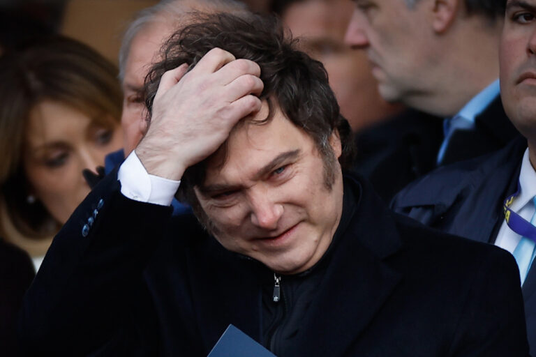 Jefe de Gabinete asegura que Javier Milei está “tranquilo” ante el escándalo por presuntos sobornos