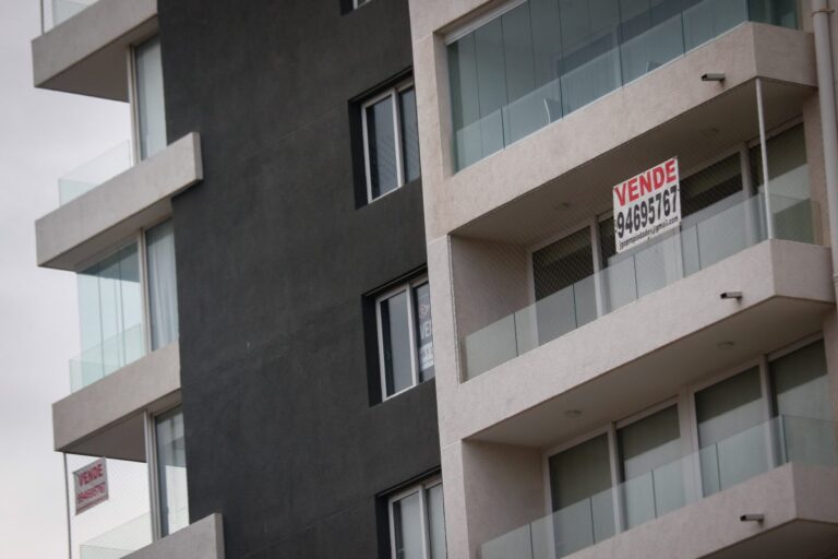 ¿Es posible independizarse hoy en Chile? La realidad de los trabajadores del país