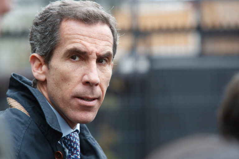 Alcalde Alessandri arremete contra el gobierno por tacos en Farellones: “Es una vergüenza nacional”