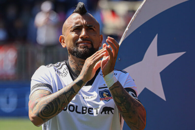 Arturo Vidal reacciona a trágica jornada en Avellaneda: “El fútbol no puede seguir así”