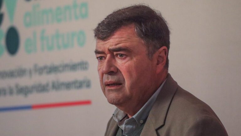Ministro de Agricultura Esteban Valenzuela deja el Gobierno tras quiebre del oficialismo en negociaciones parlamentarias