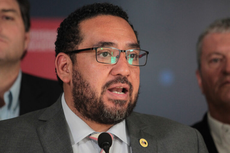 Cataldo y profesor atacado en INBA: Descarta apoyar proyecto que quita gratuidad a alumnos que participen en actos violentos