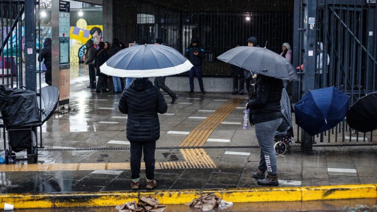 Declaran Alerta Temprana Preventiva en la Región Metropolitana por pronóstico de lluvias, nevadas y vientos