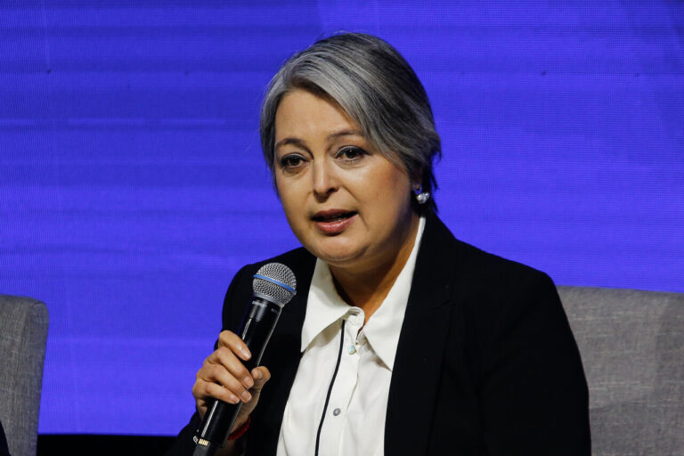Tras baja en encuestas: Jeannette Jara confirma que reducirá participación en foros y priorizará giras regionales