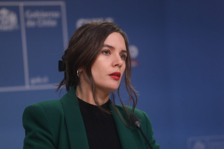 Ministra Vallejo acusa campañas sucias contra Boric y Matthei: “Se trata de quienes buscan dañar con mentiras y sospechas”