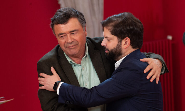 “Hay cosas que no es necesario decirlas, sino que son parte de los procesos”: Exministro Valenzuela reconoce que tensión por fracaso de lista única provocó que Boric le pidiera la renuncia