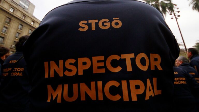 Ambulantes lanzaron aceite hirviendo a inspectores municipales: uno resultó herido de gravedad