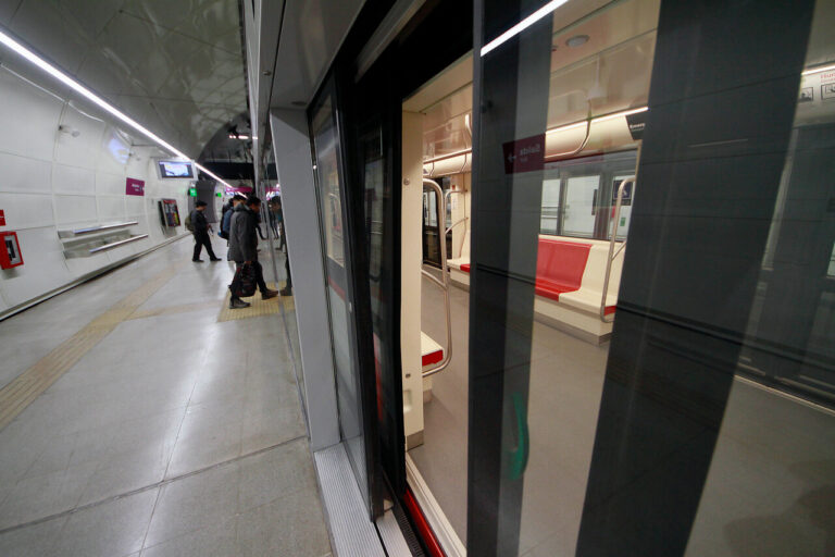 Ordenan cierre preventivo de estación de Metro en Ñuñoa luego de incidentes en inmediaciones de liceo