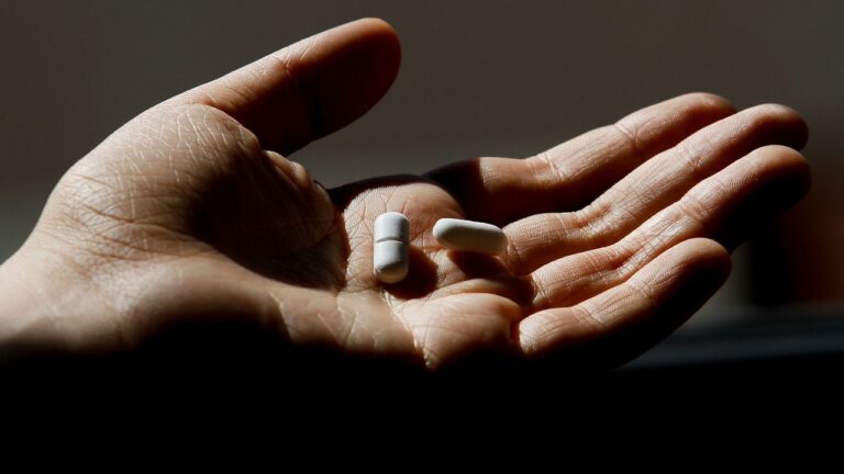 ISP emite alerta por medicamento usado para la calvicie: Podría generar ideación suicida