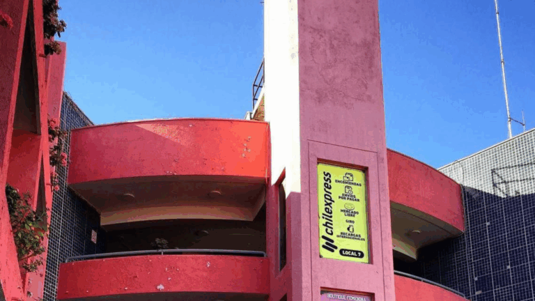 Denuncian riesgo en emblemático Centro Comercial Caracol Lo Ovalle por bloqueo de accesos de emergencia