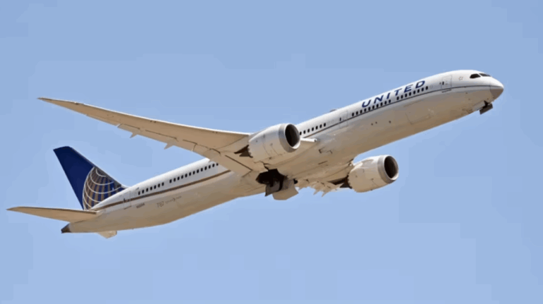 Estados Unidos: Vuelo de United Airlines aterrizó de emergencia tras llamada de emergencia del piloto