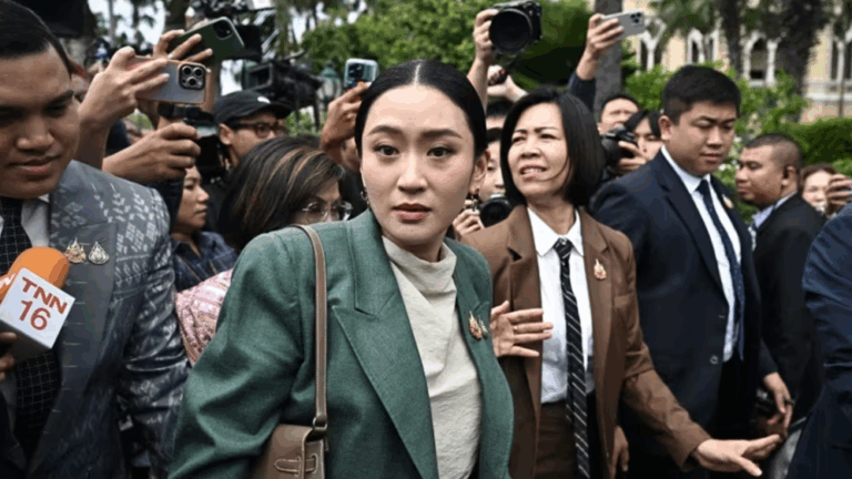 Destituyen a primera ministra de Tailandia por controversial llamada con exlíder de Camboya en medio de tensión fronteriza
