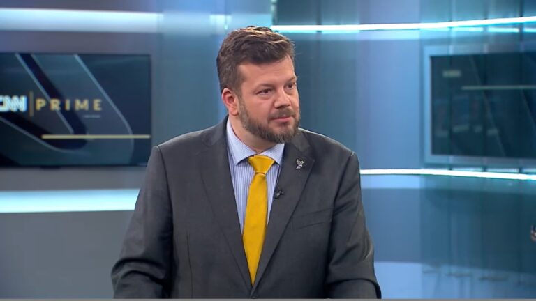 16 ministerios menos, sueldo mínimo diferenciado y privatización parcial de estatales: Las claves del programa de Kaiser