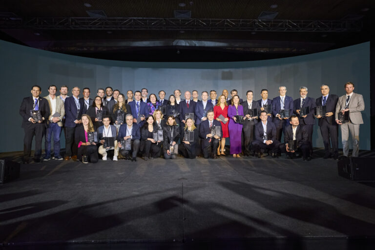 ManpowerGroup Chile presenta libro con 50 líderes que impulsan la transformación empresarial en el país