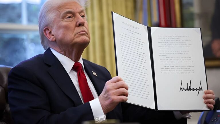 Llegó el día para Estados Unidos: Los aranceles históricos de Trump de hasta el 50 % entran en vigor