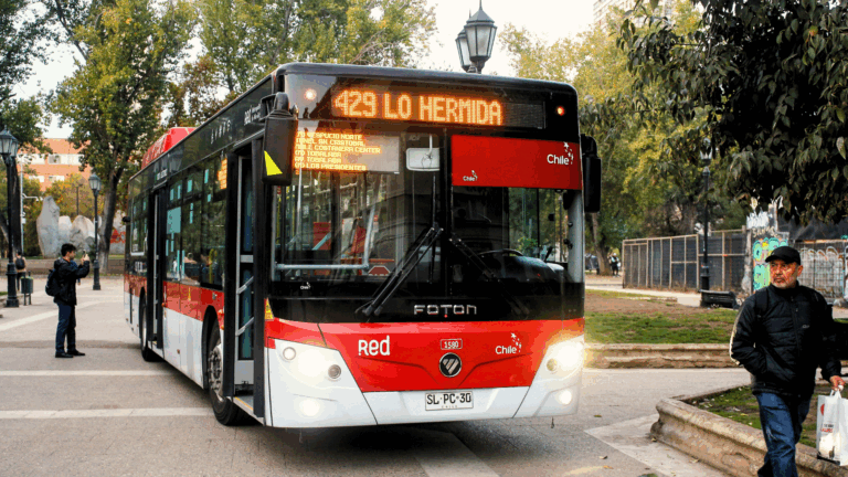 Gobierno afirma normalidad en buses RED pese a huelga de conductores de Redbus Urbano