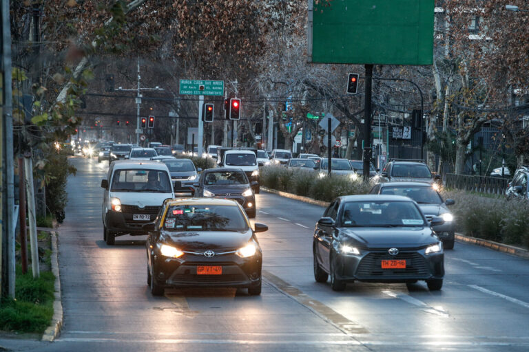 Última semana de restricción vehicular en Santiago: ¿A quiénes afecta y cuáles son las multas?