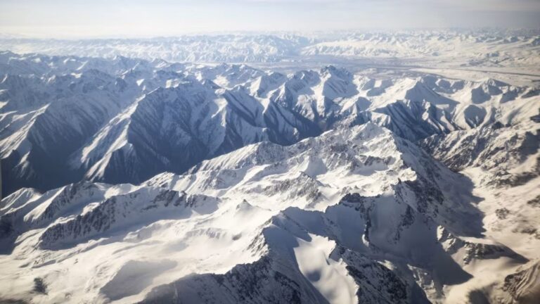 Kirguistán: Alpinista lleva 12 días herida y atrapada tras fracturarse una pierna