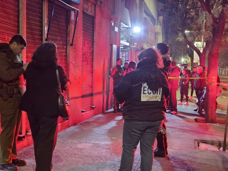 Ciudadano extranjero murió acribillado en un local comercial de Santiago