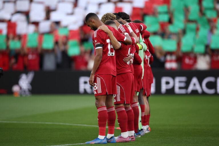 Liverpool rinde emotivo homenaje a Diogo Jota en el inicio de la Premier League