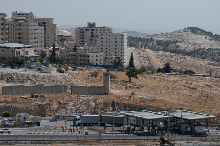 Israel aprueba polémico plan de construcción de asentamientos junto a Jerusalén