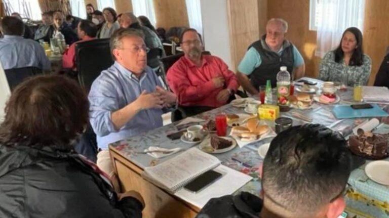 Progresos, desafíos y anhelos locales: así es la radiografía de los dirigentes sociales de Chile en la primera encuesta nacional dedicada a ellos