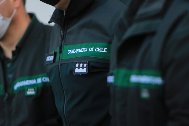 Gendarmería abre sumario tras escape de reo desde Hospital de Arica: Interno le quitó una mochila y un arma a funcionario