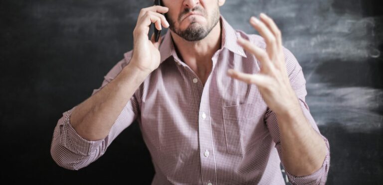 Encuesta muestra incomodidad masculina frente a los cambios sociales: ¿A qué se debe?