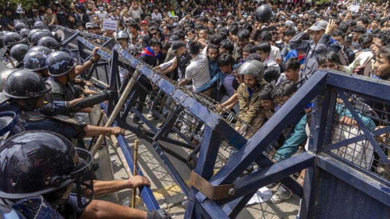 ¿Qué está pasando en Nepal? Registran protestas anticorrupción, dimisión del primer ministro y al menos 25 muertos