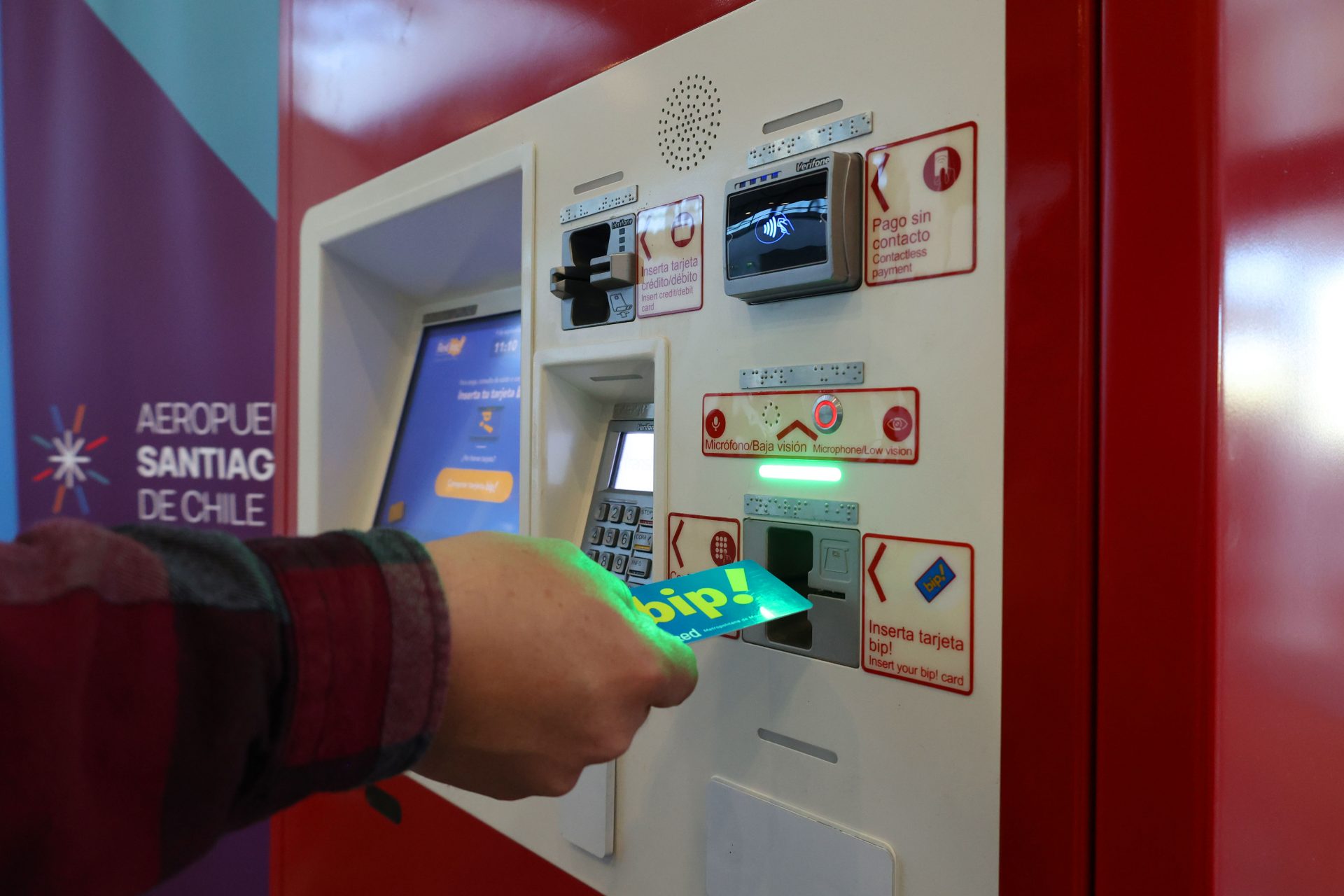 Buses RED al Aeropuerto reportan más de 2 millones y medio de transacciones: Instalarán máquinas de venta de tarjetas Bip!/TT