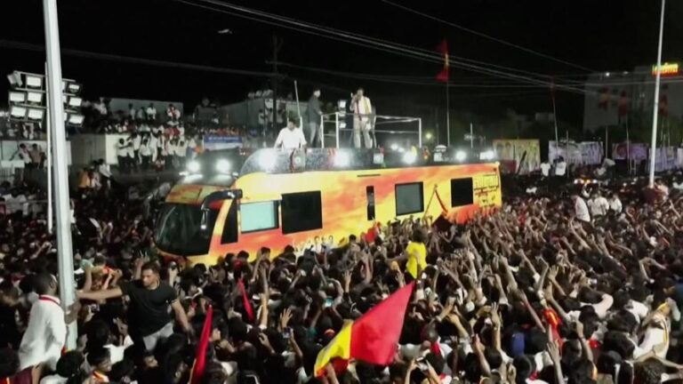 Manifestación en apoyo a actor y político indio terminó en tragedia: Al menos 40 muertos