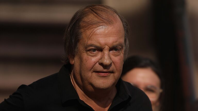 Francisco Vidal renunció al directorio de TVN apuntando a críticas de Kast y su equipo