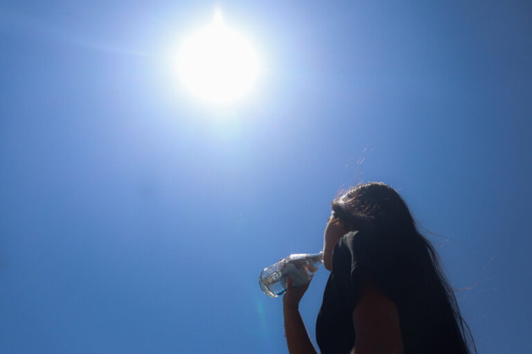 DMC emite aviso por altas temperaturas en la Región de Atacama: Se esperan hasta 35 °C