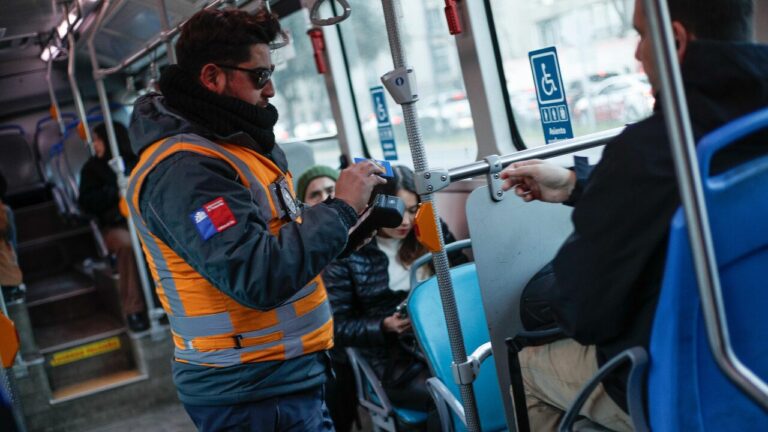 Avanza en el Congreso proyecto busca endurecer sanciones contra evasores del transporte público